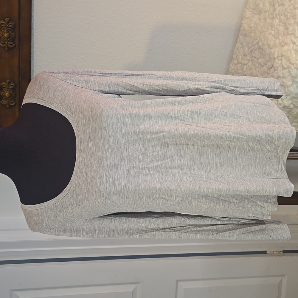 Elegant Women's Light Gray Long Sleeve Tee